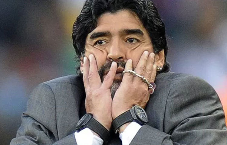 ম্যারাডোনা বেশ শৌখিন মানুষ। দামি ঘড়ি, সানগ্লাস, জামা-কাপড় তাকে আকর্ষণ করে। আর্জেন্টিনার কিংবদন্তি ফুটবলার দিয়েগো ম্যারাডোনা অবশ্য দামি হাতঘড়ির প্রতি একটু বেশিই দুর্বল।