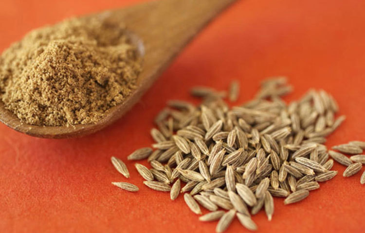 জিরা : বদহজম, পেট ফোলা এবং খাবারে অরুচি সমস্যায় জিরা খুবই উপকারি। পাইলসের সমস্যায় মিছরির সঙ্গে জিরা মিশিয়ে খেলে উপকার পাওয়া যায়। নিয়মিত জিরা খেলে ওজন কমে। বেশি খাবার খাওয়ার অস্বস্তি থেকেও জিরা-জল মুক্তি দেয়।