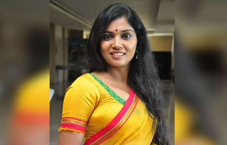 উষা যাদব : জাতীয় পুরস্কারপ্রাপ্ত এই মরাঠি অভিনেত্রীও যৌন হেনস্থার শিকার হওয়ার কথা জানিয়েছিলেন। বলেছিলেন বহুবার তাকে শারীরিক নিগ্রহ করা হয়েছিল।