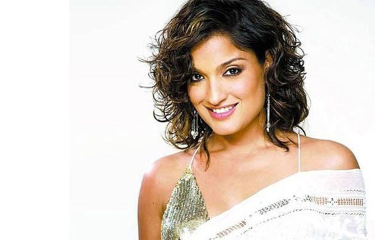 সন্ধ্যা মৃদুল : তিনিও #মিটু বিতর্কে মুখ খুলেছেন। অভিনেতা অলোক নাথের বিরুদ্ধে মুখ খুলেছেন তিনি। মত্ত অবস্থায় অভিনেতা সন্ধ্যার হাত ধরে টানাটানি করেছেন বলে অভিযোগ এনেছেন মৃদুল।