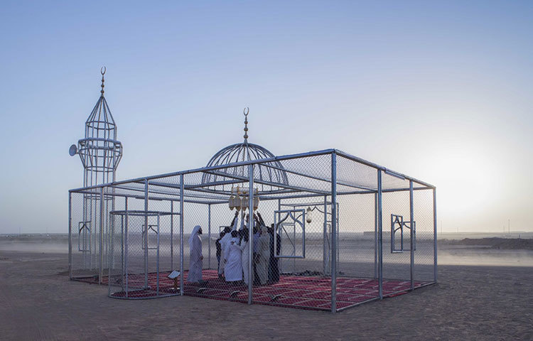 ‘প্যারাডাইজ হ্যাজ ম্যানি গেটস’ অর্থাৎ ‘জান্নাতে অনেক দরজা’ নামক প্রকল্পটি সৌদি বংশোদ্ভূত শিল্পী আজলান ঘারেম দ্বারা পরিচালিত। তার শৈল্পিক ভাবনায় নির্মিত হয়েছে।