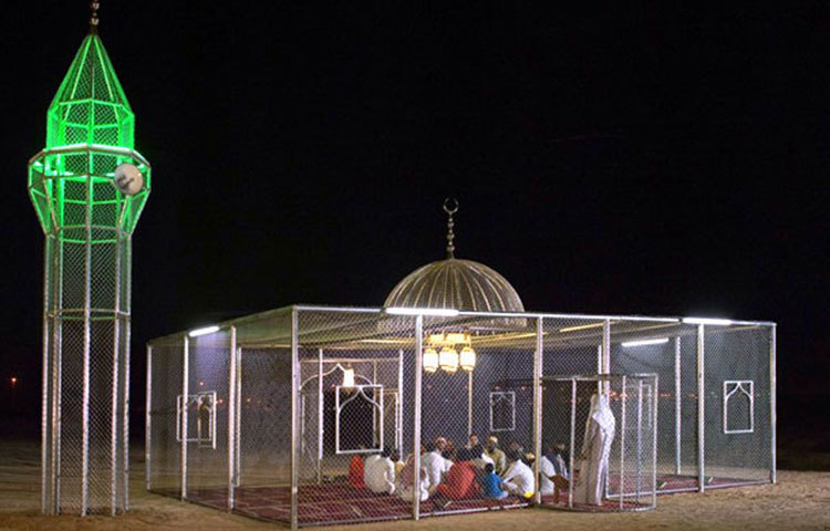 শিল্পী আজলান ঘারেম-এর নির্মিত এ মসজিদটি কানাডার ভ্যানকুজারের ভ্যানিয়ার পার্কে দুই বছরের জন্য নেয়া হয়েছে।