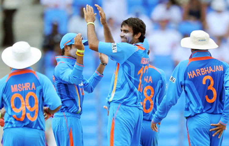 মুনাফ জানিয়েছেন ঘনিষ্ঠ বন্ধুদের সঙ্গে আলোচনার পরই তিনি ক্রিকেট থেকে অবসর নেওয়ার সিদ্ধান্ত নিয়েছেন। অবসরের পিছনে বিশেষ কোনো কারণ নেই বলেও জানিয়েছেন এই গুজরাটি ক্রিকেটার। নতুনদের জন্য সুযোগ বাড়াতেই তিনি এমন সিদ্ধান্ত নিয়েছেন।