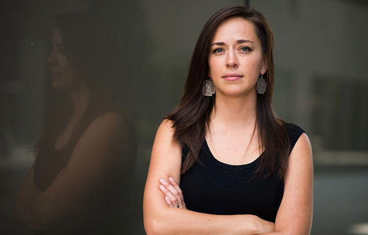 আন্তর্জাতিক অপরাধ আদালতে নাদিয়া আইসিসের বিরুদ্ধে লড়াই জারি রেখেছেন নিজের মতো করে।