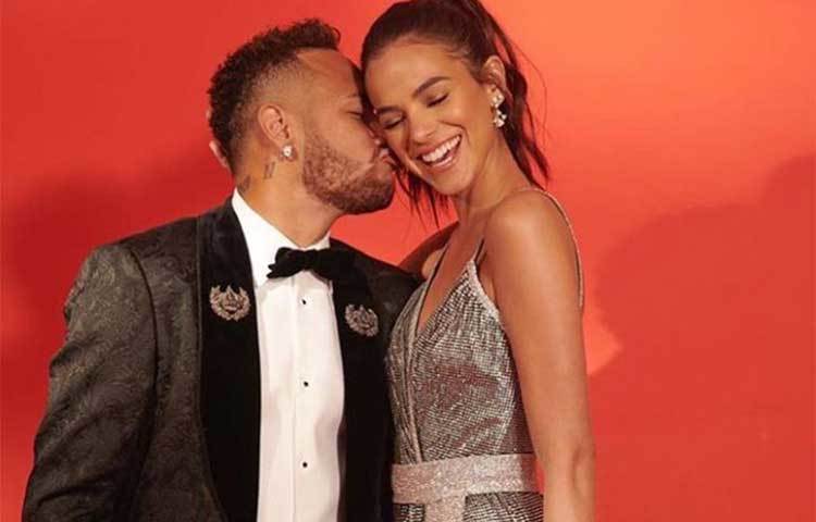 ২০১২ থেকে ব্রুনার সঙ্গে সম্পর্কে আবদ্ধ নেইমার।