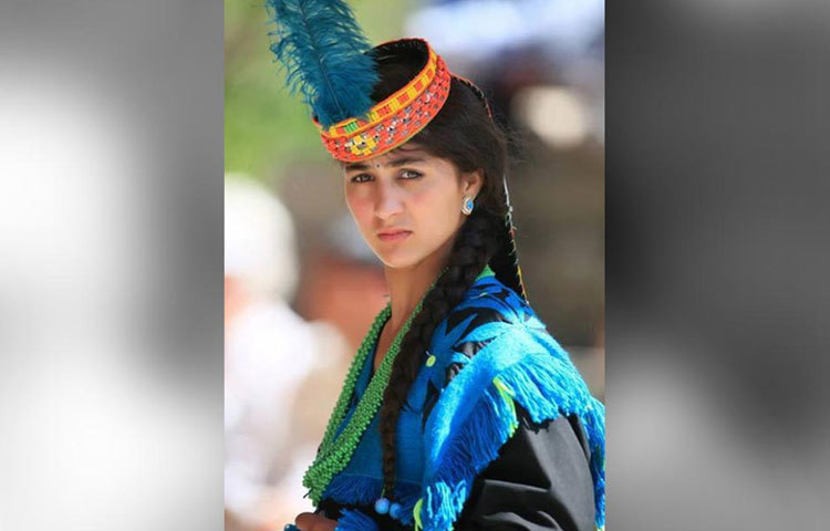 হানজা উপত্যকার সার্বিক সৌন্দর্য এবং নারীদের রূপ পর্যটকদের আকৃষ্ট করে।