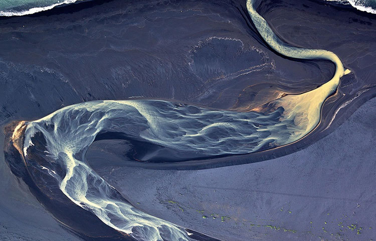 এই স্থানটি আইসল্যান্ডের ব্রেইডেড রিভার।