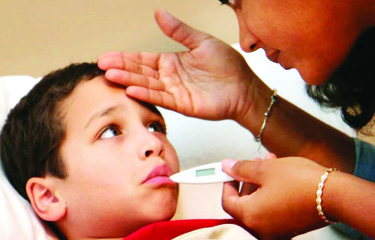 দেহের তাপমাত্রা কমায় : জ্বরে দেহের তাপমাত্রা বেশি থাকলে পাতলা করে কাটা পেঁয়াজ কপালে রাখলে কিছুক্ষণের মধ্যে তাপমাত্রা কমিয়ে দেবে।