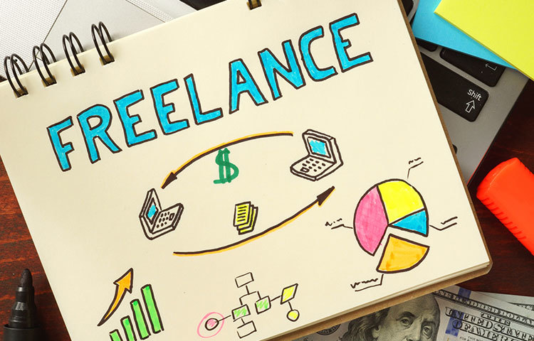 ফ্রিল্যান্সিং অনলাইনে আয়ের সব থেকে জনপ্রিয় উপায় হল ফ্রিল্যান্সিং। আপনার দক্ষতা অনুসারে আপনি ফ্রিল্যান্সিং করতে পারেন। প্রযুক্তির জ্ঞান যাদের রয়েছে তাদের এই পদ্ধতিতে আয় করা সোজা। গ্রাফিক ডিজাইনার ও অনুবাদকরাও এখানে কাজ পেতে পারেন। বিভিন্ন ওয়েবসাইট ফ্রিলান্সারদের কাজ দিয়ে থাকে।