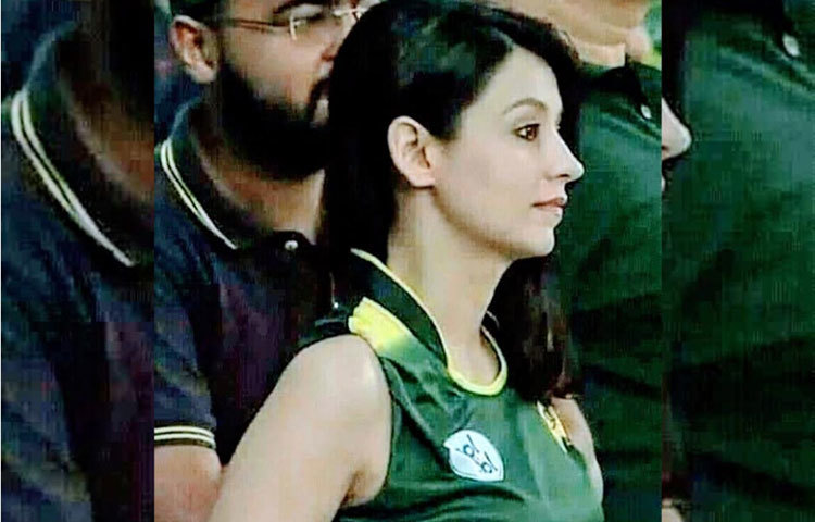 সোশ্যাল মিডিয়ায় তেমন একটা সক্রিয় নন তিনি।