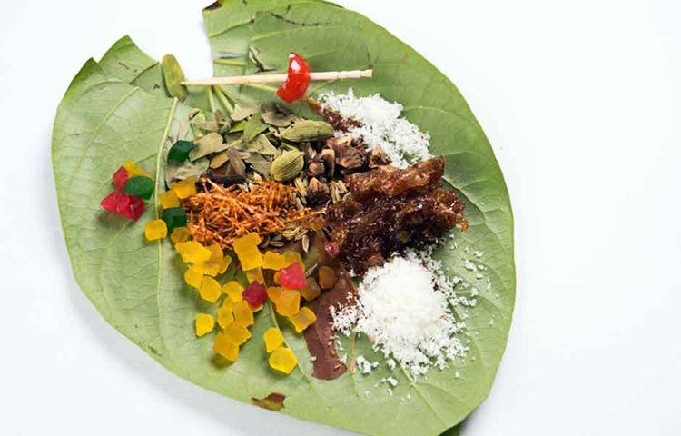 বাচ্চাদের হজমের সমস্যা হলে, পান পাতা গরম জলে ফুটিয়ে নিয়ে সেই জল খাওয়ালে উপকার ফাওয়া যায়।