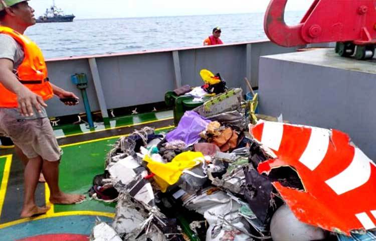 উদ্ধারকারী দলের প্রধান মহম্মদ সাযুগি সংবাদ মাধ্যমে জানিয়েছেন, বোট, ডুবুরি, কপ্টারের সাহায্যে ধ্বংসস্তুপ সংগ্রহের কাজ চলছে। একমাত্র প্রার্থনাই সম্বল। সম্ভবত কেউ বেঁচে নেই।