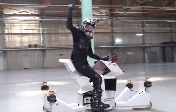 রাশিয়া হোভার সার্ফের তৈরি এই ক্র্যাফট পুরোপুরি বৈদ্যুতিক এবং ৬০০ পাউন্ডের উপর ওজন নিতে সক্ষম।