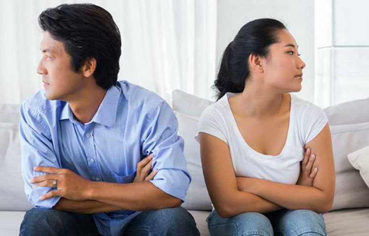 তাইওয়ান : পরকীয়া বরাবরই অপরাধ তাইওয়ানে। পরকীয়ার অপরাধে স্বামী বা স্ত্রী যে কেউ ধরা পড়লে এক বছরের জেল হয়। তাইওয়ানের এক জেন্ডার ইকুয়ালিস্টের কথায়, ‘তাইওয়ানিজ পুরুষরা ধরা পড়লে তারা সাধারণত স্ত্রীর কাছে ক্ষমা চাইত। যেহেতু তারা রোজগেরে তাই স্ত্রীরা মামলা বন্ধ করে দিতেন। কিন্তু এমন ঘটনা মহিলাদের সঙ্গে ঘটলে তাদের আদালত অবধি ছুটতেই হত।’