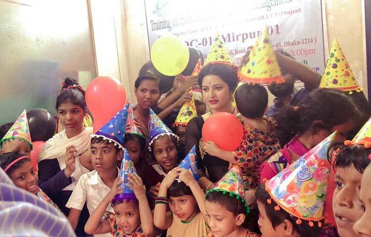 গেল কয়েক বছর ধরেই শিশুদের সঙ্গে জন্মদিন পালন করে আসছেন তিনি।