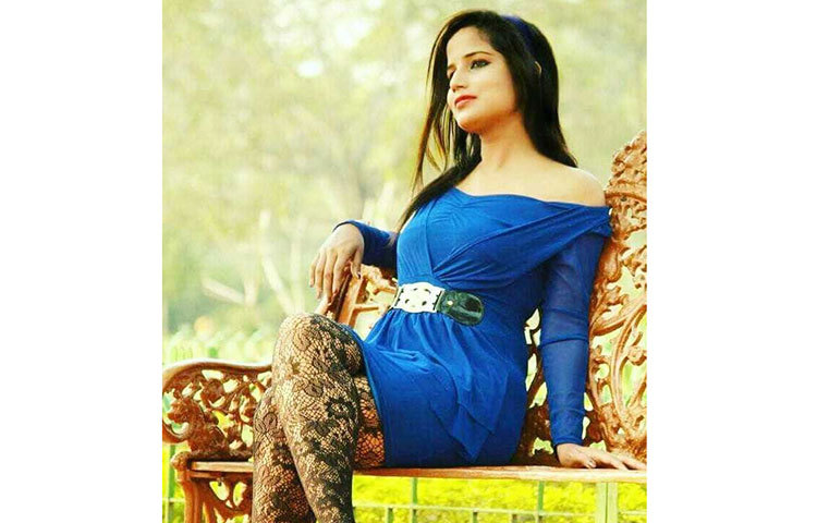 বলিউডে অভিষেক হতে চলেছে আরও এক বঙ্গ তনয়ার। তার নাম প্রিয়া প্রিয়ামবদা।