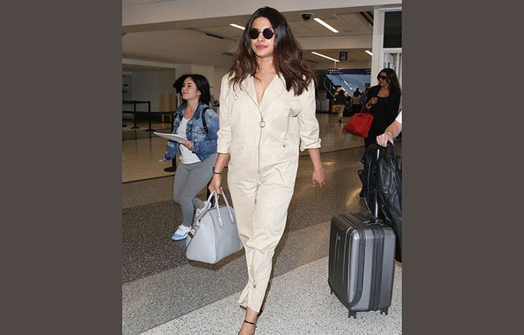 রেবেকা মিনকফের কসমেটিক পাউচ, ওয়াইফি সিল্ক আই মাস্ক, টেড বেকারের লন্ড্রি ব্যাগও রয়েছে অ্যামাজনের চুক্তিতে।