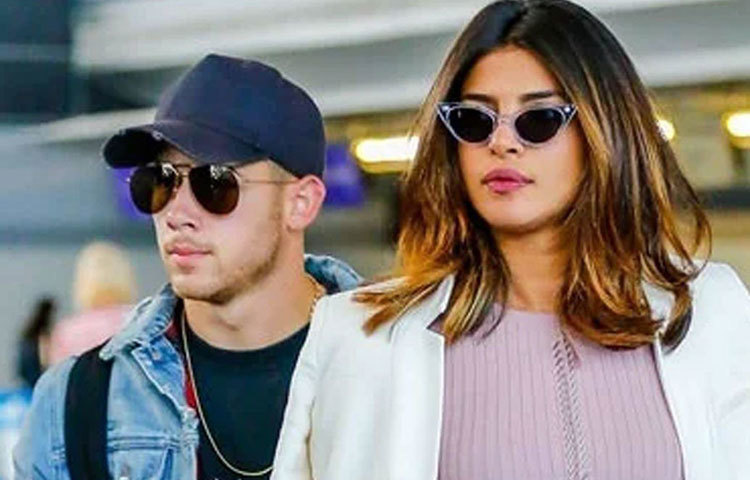 এ ছাড়াও টুমি লাগেজ ট্রলি, হর্টেন্স বিহুইটের ট্র্যাভেল ব্যাগ, মার্ক জ্যাকবসের ব্যাকপ্যাকও রয়েছে এই তালিকায়।