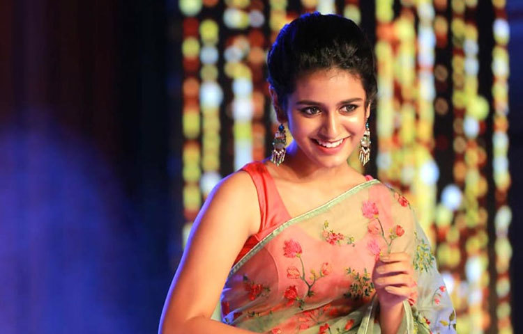 সামান্য একটা চোখ মারার ভিডিওতে ইন্টারনেটে ঝড় তুলে দিয়েছিলেন প্রিয়া প্রকাশ।