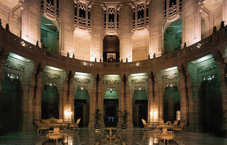 শোনা যাচ্ছে মোট তিন দিনের জন্য প্রাসাদটি ভাড়া নিচ্ছেন প্রিয়ঙ্কা। প্রাসাদটিতে মোট ৩৭৪টি ঘর আছে।