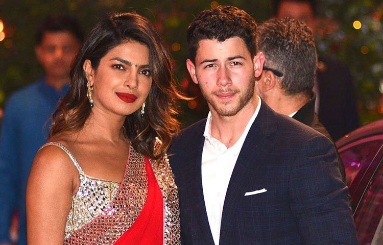 ভারতের যোধপুরের উমেদ ভবনে আগামী ২৯ নভেম্বর থেকে বসবে নিক-প্রিয়াঙ্কার বিয়ের নানা রকম অনুষ্ঠান।