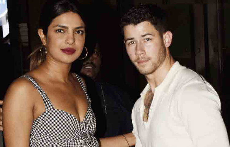 ২ ডিসেম্বর হিন্দু রীতিতে বিয়ের পর ৩ ডিসেম্বর হবে খ্রিষ্টান মতে বিয়ে।