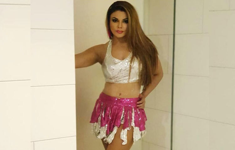 মুম্বাইতে ফ্ল্যাটের দাম ১১ কোটি টাকা।