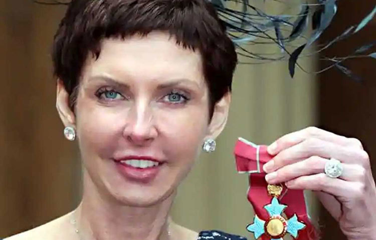 ইনি হলেন অনলাইন বেটিং সংস্থা বেট৩৬৫ গোষ্ঠীর প্রতিষ্ঠাতা সিইও ডেনিস কোটস। এই মুহূর্তে তার সম্পদের পরিমাণ রানির চেয়ে দশ গুণ বেশি।