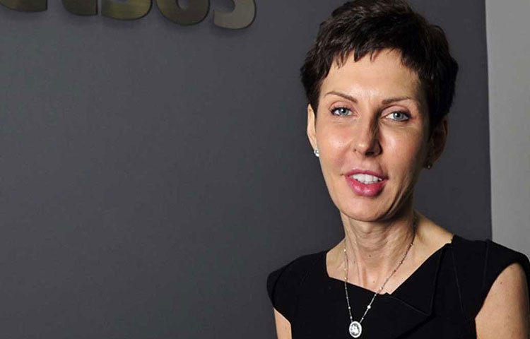 ব্যবসা ও সামাজিক কাজের জন্য ২০১২ সালে তাকে সম্মানিত করেন ব্রিটেনের রানি স্বয়ং।