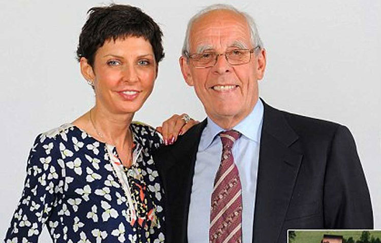 বিশ্বের প্রথম ৫০০জন ধনী ব্যক্তির মধ্যে স্থান করে নিয়েছেন ডেনিস।