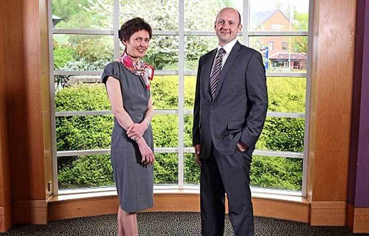 ব্রিটেনের ১৭ জন ধনকুবেরের মধ্যে কোটসই একমাত্র মহিলা। যদিও রানিকে টপকে যাওয়া নিয়ে কোটসের তরফে কোনো প্রতিক্রিয়া মেলেনি।