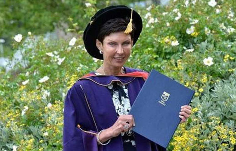 পারিবারিক ব্যবসার হাত ধরেই কোটসের যাত্রা শুরু। শেফিল্ড বিশ্ববিদ্যালয় থেকে ইকোনমেট্রিক্সে স্নাতক করে অ্যাকাউন্ট্যান্ট হওয়ার প্রশিক্ষণ নেন কোটস।