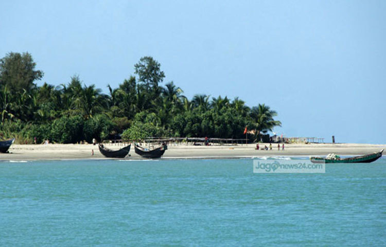 ইচ্ছে হলেই যে কেউ যে কোনোভাবে যেতে পারছেন সেন্টমার্টিন। কিন্তু আগামী ১ মার্চ থেকে সেন্টমার্টিন যেতে অনলাইনে নিবন্ধন লাগবে।