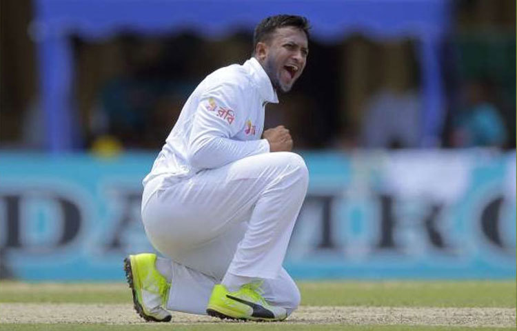 ৫৪টি টেস্টে ৩০০০ রানের পাশাপাশি ২০০টি উইকেট নিয়ে নজির গড়লেন সাকিব। টেস্ট ক্রিকেটের ইতিহাসে সাকিবই দ্রুততম যিনি এই নজির গড়লেন।