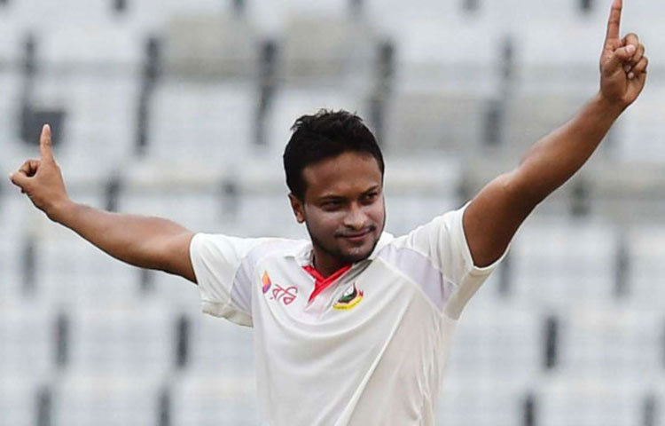 বথামের রেকর্ড ভেঙে দিলেন সাকিব। ইংল্যান্ডের অলরাউন্ডার ইয়ান বথাম ৫৫ টি টেস্টে ৩০০০ রানের পাশাপাশি ২০০টি উইকেট নিয়েছিলেন।