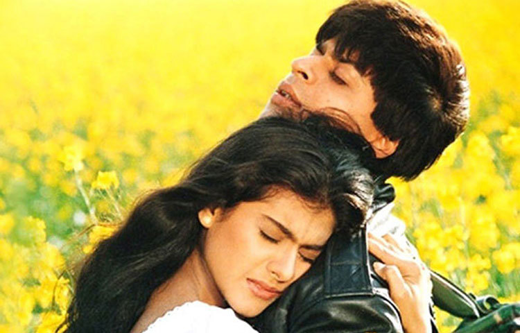 দিলওয়ালে দুলহনিয়া লে জায়েঙ্গের চিত্রনাট্য পড়েননি শাহরুখ! না পড়েই, মত দিয়েছিলেন অভিনয়ে। আসলে আদিত্য চোপড়ার ছবির প্রতি ভালোবাসা থেকেই এমন সিদ্ধান্ত নিয়েছিলেন।