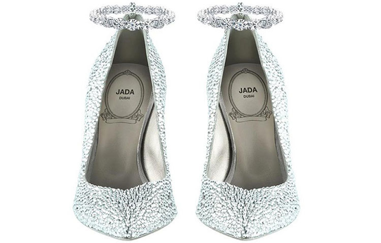 শুধু সোনা, হিরাই নয়। অনেক জুতার মূল উপাদান প্লাটিনাম।