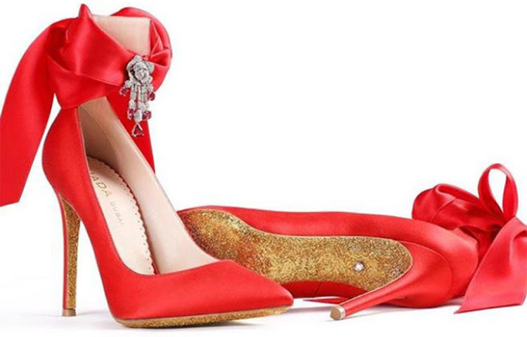 কোনো কোনো জুতার আবার বেশিটাই সোনার।