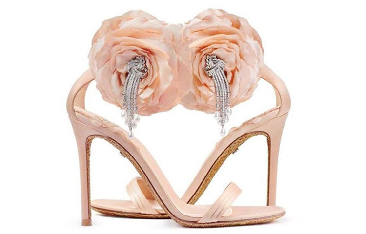 শুধু হিরার জুতাও রয়েছে এই সংস্থার।