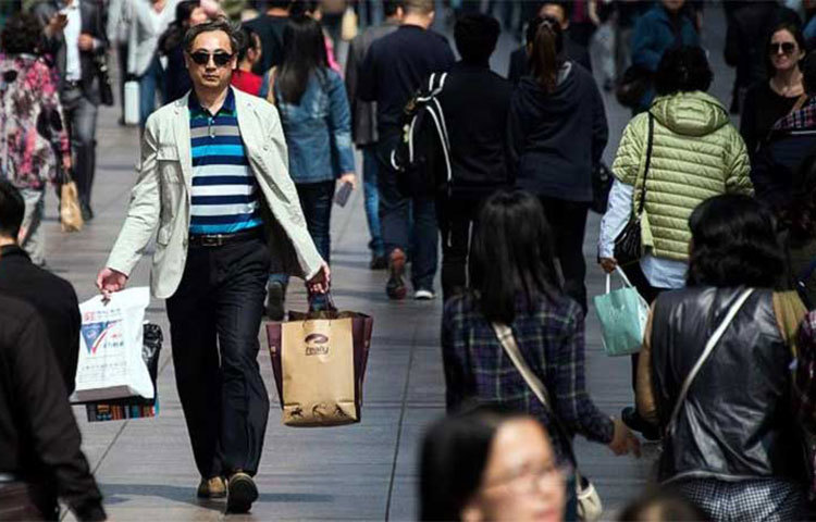 এ তালিকায় দ্বিতীয় স্থানে রয়েছে চীনের সাংহাই। সারা বিশ্ব থেকেই ক্রেতারা এখানে ভিড় করেন।