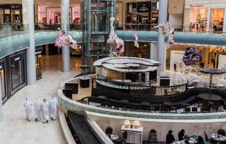 বিশ্বে শপিংয়ে সবচেয়ে জনপ্রিয় ৭ শহরের তালিকায় চতুর্থ স্থানে রয়েছে আবুধাবি। আবুধাবিতে রয়েছে বিলাসবহুল পণ্যের ব্যাপক সমাহার।