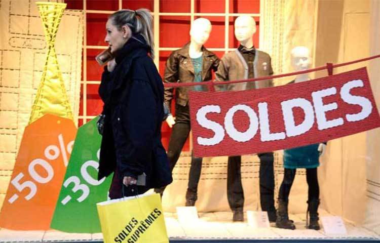 প্যারিসে রয়েছে নানা ধরনের ঐতিহ্যবাহী পণ্যের ব্যাপক সমাহার। আর এ কারণে কেনাকাটার জন্য বিশ্বের পঞ্চম জনপ্রিয় স্থান প্যারিস।