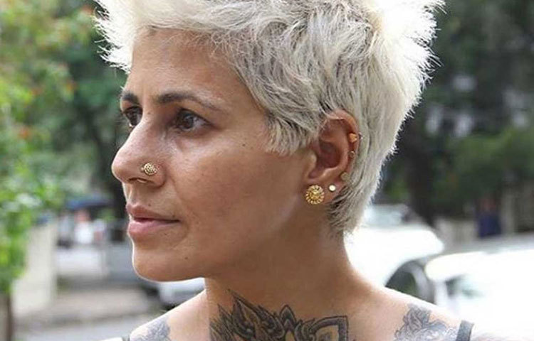 মিটু আন্দোলনে অমিতাভ বচ্চনকে অভিযুক্ত করেছেন হেয়ার স্টাইলিস্ট স্বপ্না ভবনানী নামের এই নারী।