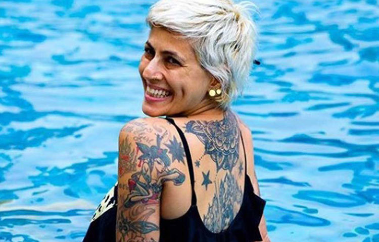 পেশায় হেয়ার স্টাইলিস্ট স্বপ্না লিখতে ভালবাসেন। তবে মাঝেমধ্যে ছবি তোলেন। এমনকি বেশ কিছু সিনেমায় অভিনয়ও করেছেন।