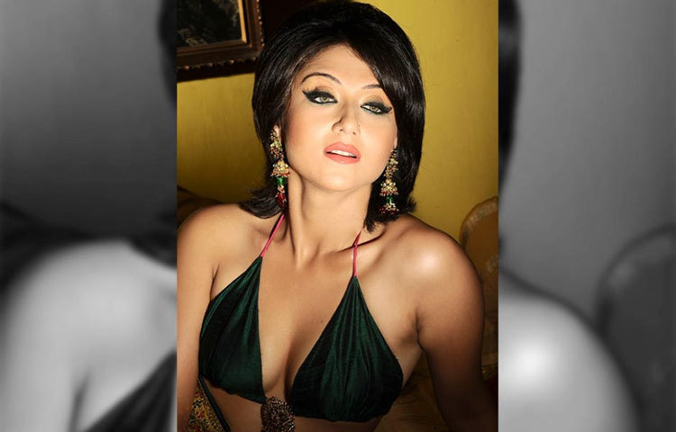 সাহসী ছবিতে সবসময় বাজিমাত করেন স্বস্তিকা।