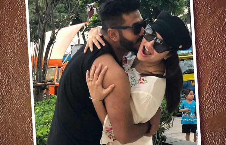 এই ছবিতে শুভশ্রীর মাথায় ক্যাপ, খুব সম্ভবত সেটি রাজের। চোখে রোদচশমা আর রাজ তার স্ত্রী শুভশ্রীকে চুমু খাচ্ছেন। সকালবেলা থেকেই বেড়িয়ে পড়েছেন। গিয়েছিলেন ডিস্কোতেও। পোস্ট হয়েছে তেমন একটি ছবিও।