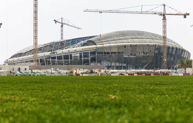 আল ওয়াকরা স্টেডিয়ামের কাজ এখনও অনেকটাই বাকি। এই স্টেডিয়ামে বসে খেলা দেখতে পারবেন ৪০ হাজার মানুষ।