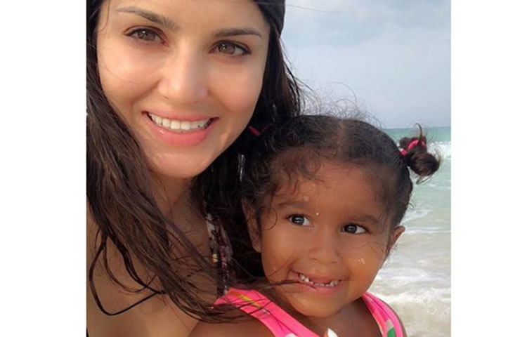 দত্তক নেয়া সন্তানদের মাঝেই সুখ খুঁতে পেতে চান সানি।