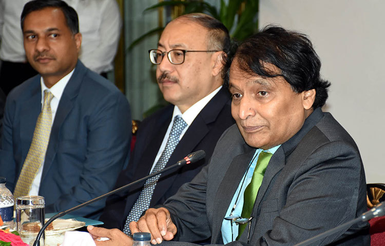 বৈঠক শেষে ভারতের মন্ত্রী শ্রী সুরেশ প্রভু বলেন, বাংলাদেশ ভারতের ব্যবসায়ীক চুক্তি খুবই গুরুত্বপূর্ণ। ছবি : বিপ্লব দিক্ষিৎ