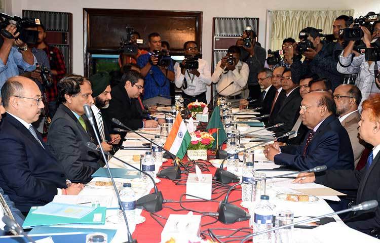 দুই দেশের বাণিজ্য নিয়ে অনেক গুরুত্বপূর্ণ বিষয় নিয়ে কথা বলেন ভারতের কেন্দ্রীয় বাণিজ্যমন্ত্রী ও শিল্প এবং অসামরিক বিমানমন্ত্রী শ্রী সুরেশ প্রভু। ছবি : বিপ্লব দিক্ষিৎ